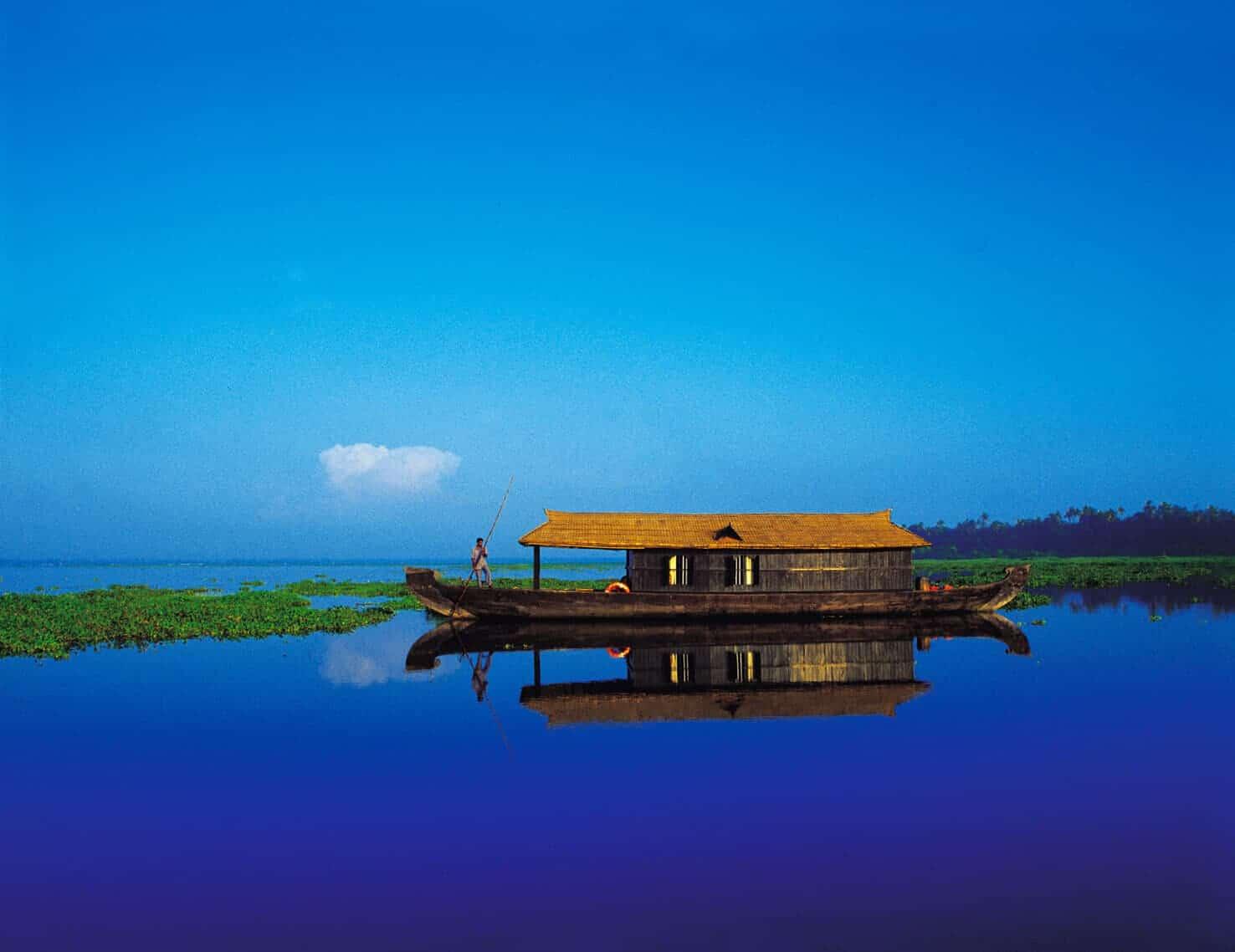 Places to Visit In Kerala - A Travel Guide to God's Own Country!