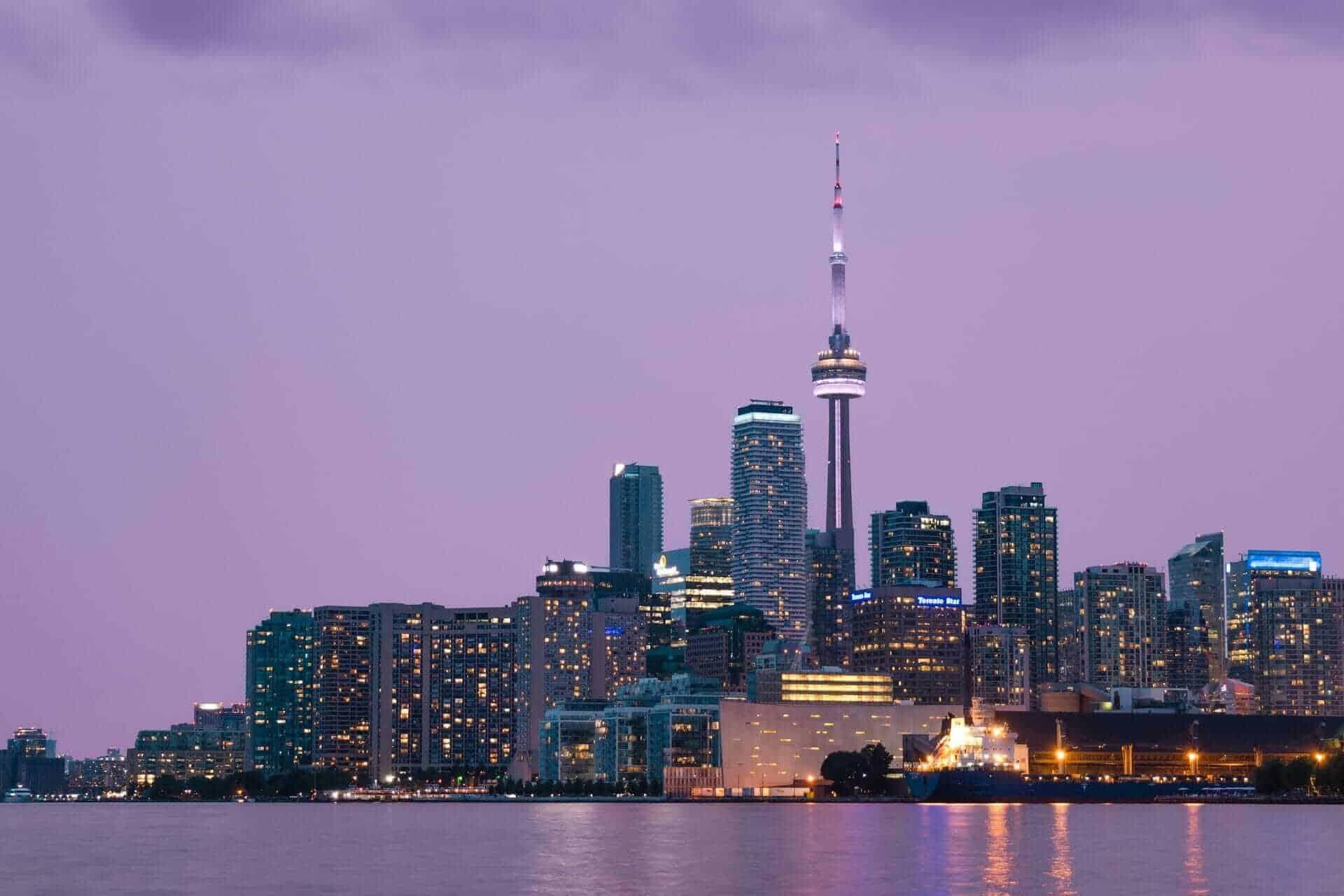 10 tips to save money and travel cheap in Toronto