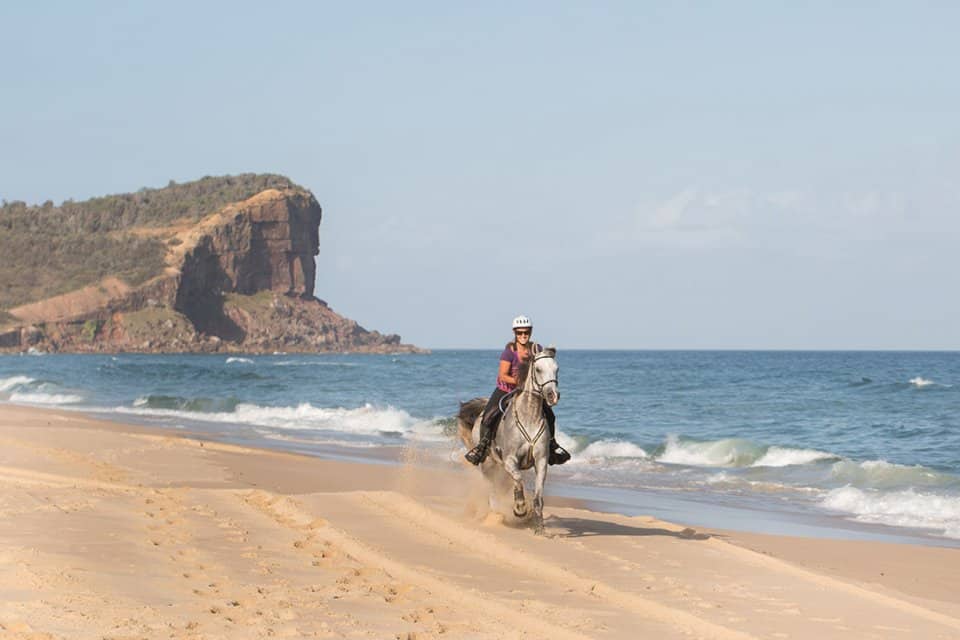 Australia-beach-horse-riding-along-pacific