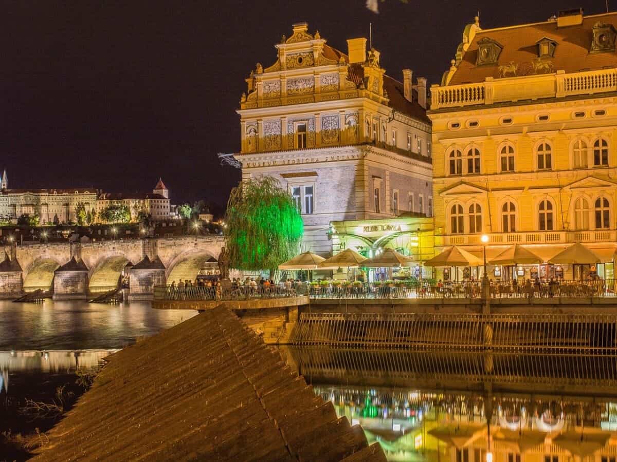 Club-Footbridge-Prague