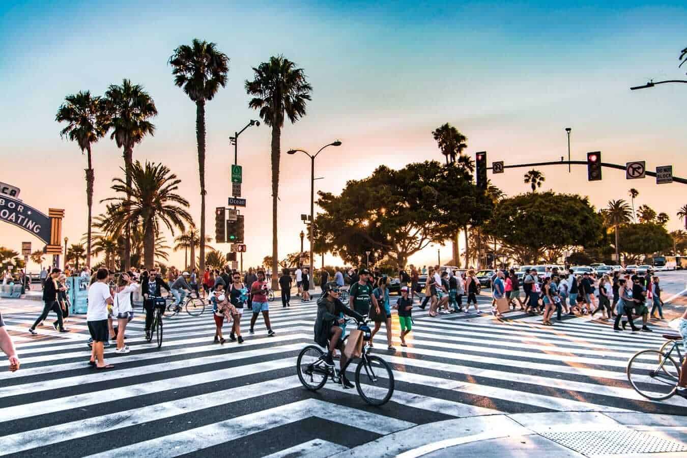 Crosswalk on Santa Monica boulevard, Los Angeles guía de viaje de los angeles