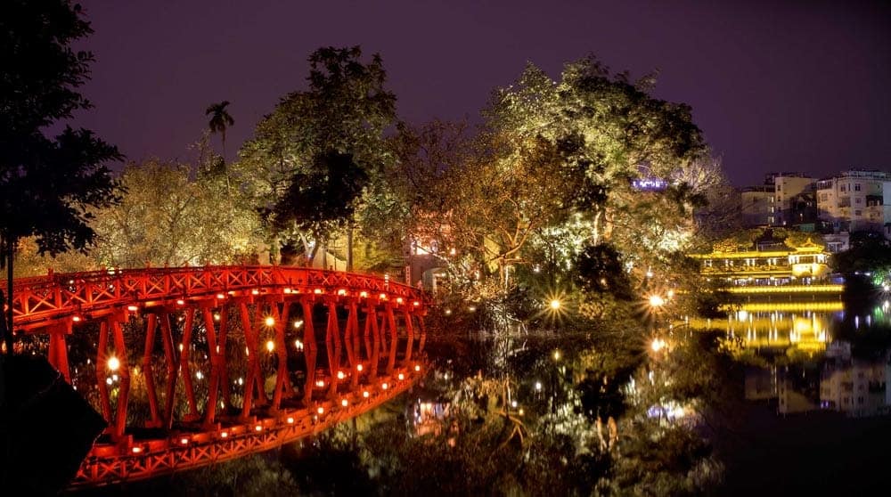 Hoan-Kiem Lake, Hanoi, Vietnam