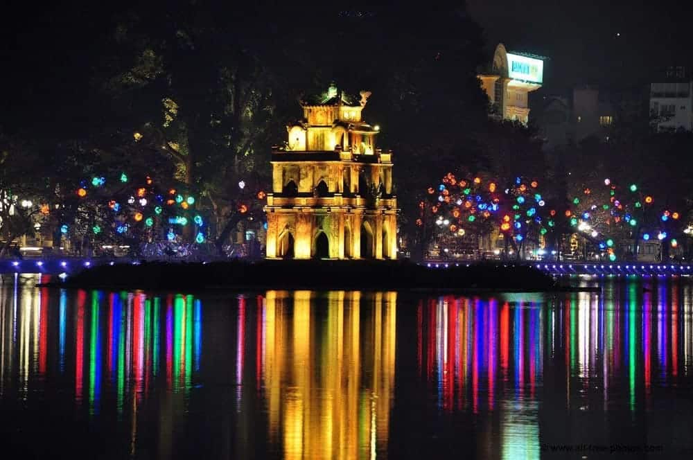 Hoan-Kiem Lake, Hanoi, Vietnam