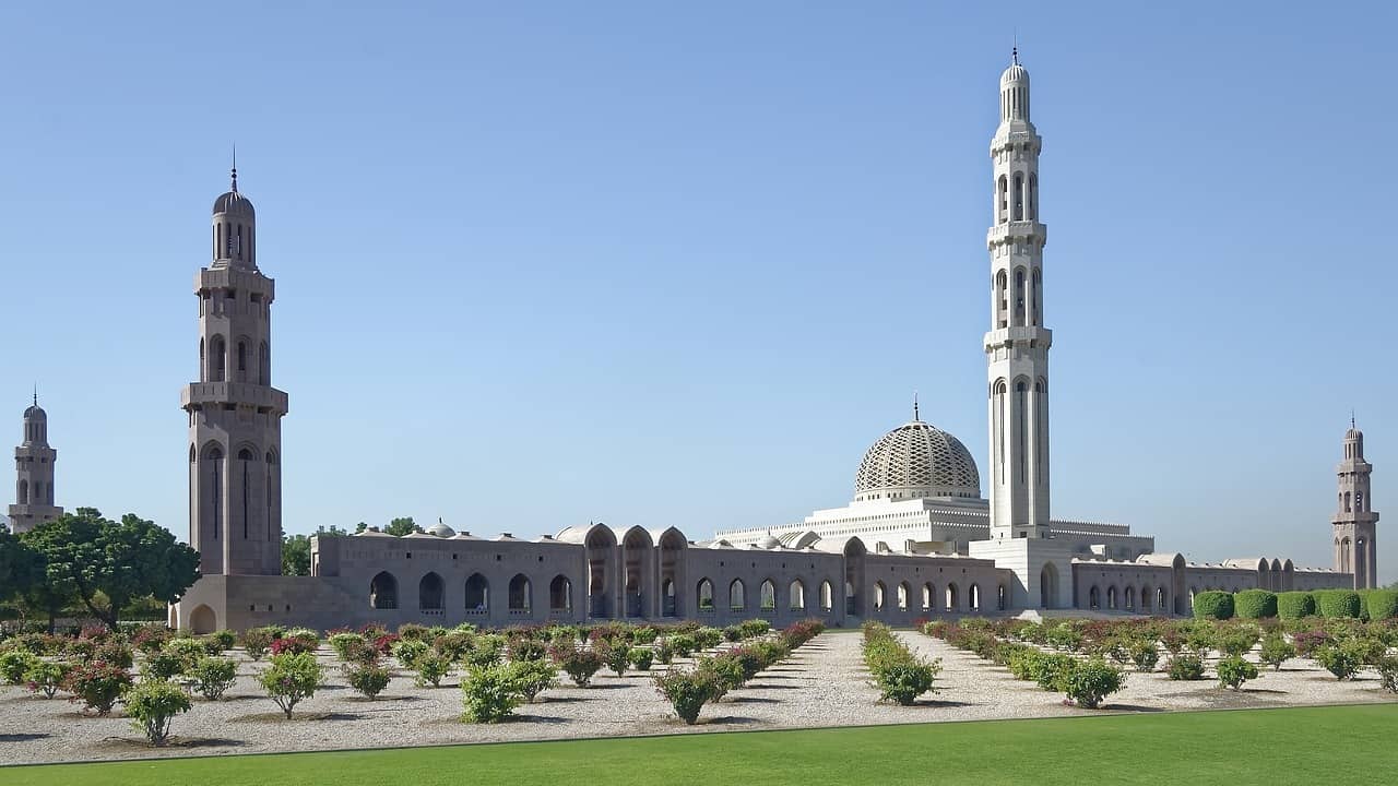 Sultan-Qaboos-grand-mosque-Mucat-Oman