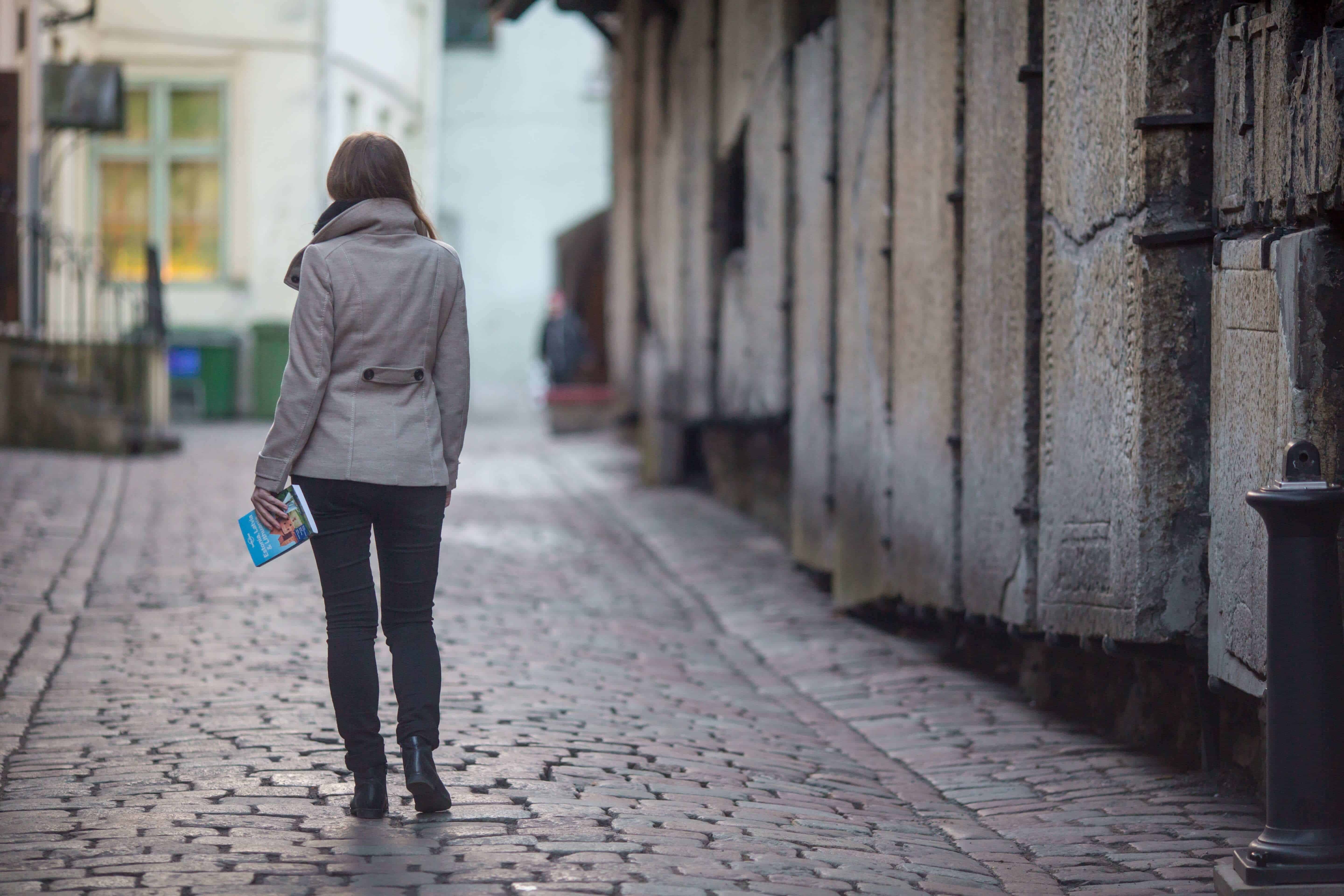 Sad walking. Обернуться. Sad woman Street. Sad woman walks Street.