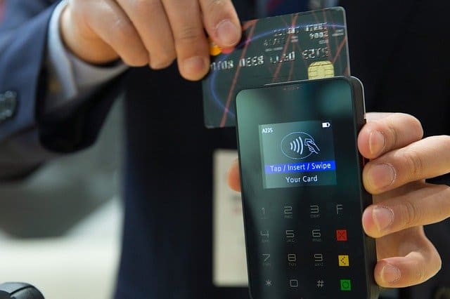 credit-card-swipe adopt a digital nomad lifestyle