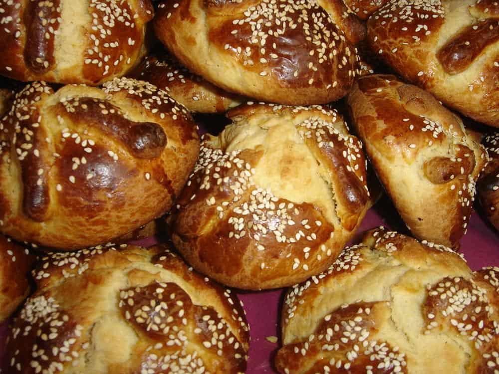 Pan de muerto, hojaldra, day of the dead