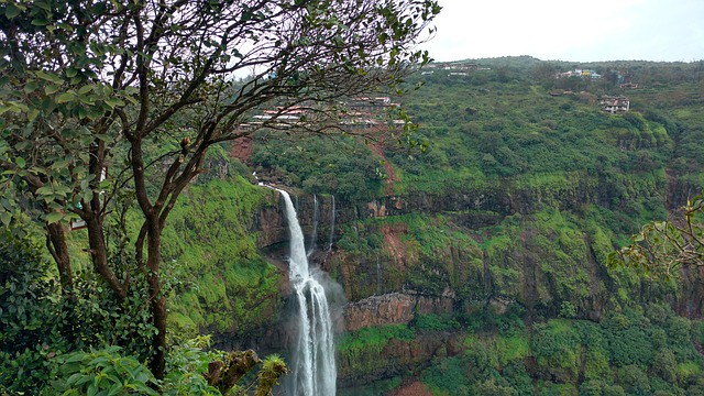 panchgani-waterfall-Maharashtra-India